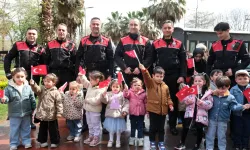 Kocaeli'de minikler polis amcalarını ağırladı