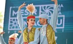 Uluslararası Halk Dansları Toplulukları Manisa'yı büyüledi