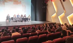 Bursa'da gençler tiyatro sanatçılarıyla buluştu