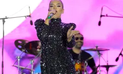 Demet Akalın'a Aydın'da 45 bin kişilik koro!
