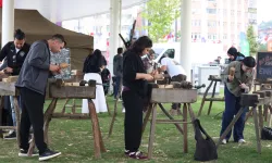 EnFest'te genç eller ahşap ve deri atölyelerinde üretti