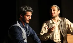 Genç Sahne'den alkış alan final... 6 aylık emek 'Kapılar' ile sahneye taşındı