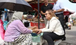 İzmir Güzelbahçe'de Başkan Vekili Akın'dan semt pazarlarına ziyaret