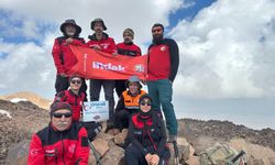 İNDAK ekibi Süphan Dağı Zirvesinde