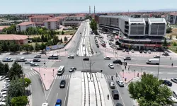 Konya'da tramvay hattı enerji montajı sürüyor