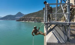 Libyalı askeri personele 'kuleden iniş' eğitimi verildi