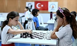 Muratpaşa'da satranç eğitimiyle çocuklar turnuvalara hazırlanıyor