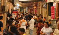 Ayvalık'ta üretici ve el emeği pazarı renk katıyor