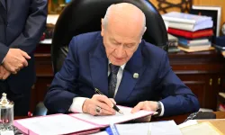 Bahçeli 'Terörsüz Türkiye' için hazırlanan çerçeve yasaya imza attı