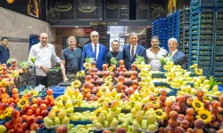 Başkan Tugay İzmir'in hal esnafıyla buluştu