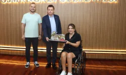 Bursa Osmangazili başarılı pilot kupasını Başkan Aydın'la paylaştı