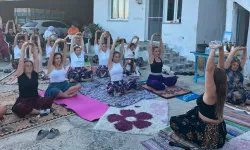 Çanakkale'de şalvarla yoga yaptılar!
