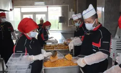 İzmit'te sıcak yemek desteğiyle dayanışma büyüyor