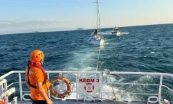 Moda açıklarında sürüklenen tekne kurtarıldı