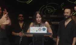 Simge'nin doğum günü sahnede kutlandı!