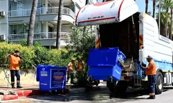 Antalya Muratpaşa'da konteynerler temizleniyor