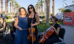 Kızı keman çaldı, anne yönetti