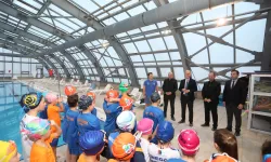 Başkan Taban İnegöl Belediyespor'un yüzme sporcularıyla buluştu