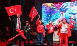 Bornova'da Cumhuriyet coşkusu Selda Bağcan konseriyle zirveye çıktı