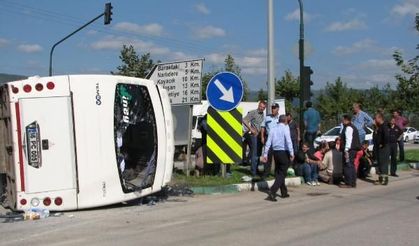 Otomobil ters yöne girdi: 31 yaralı!