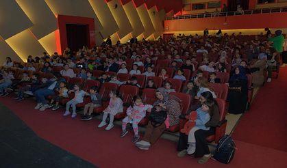 Tiyatronun coşkusu Bursa’yı sardı