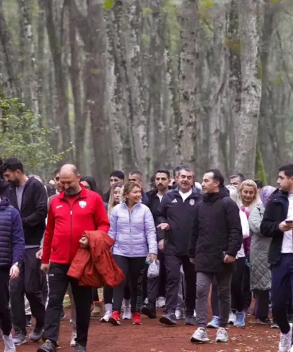 Bakan Tekin Belgrad Ormanı'nda öğretmenlerle yürüdü