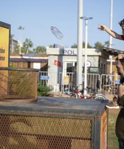 Mersin sahillerinde 93 bin 500 pet şişe potaya girdi