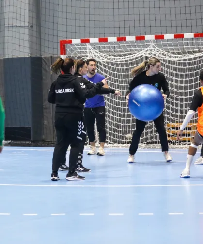 Bursa Büyükşehirli hentbolcular ligde ve Avrupa'da fırtına gibi