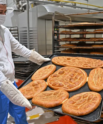 Antalya'da ramazan sofralarına uygun fiyatlı pide
