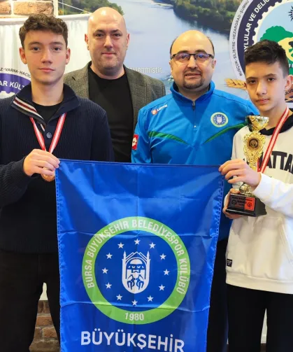 Bursa Büyükşehir Belediyesporlu satranççılar yine kürsüde