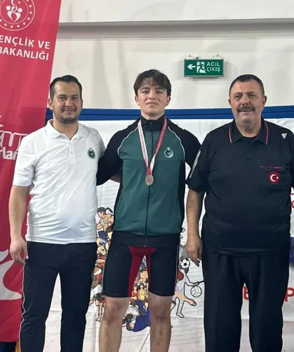 Halter ve güreşte Karatay rüzgarı