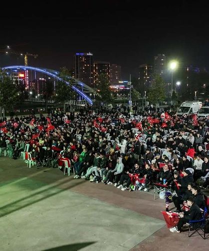 Bursa'da dev ekranda milli coşku