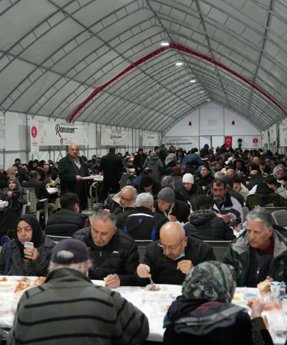 450 bin kişi iftar sofrasında buluştu