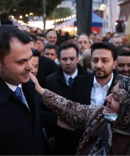 Bakan Kurum sokak iftarında