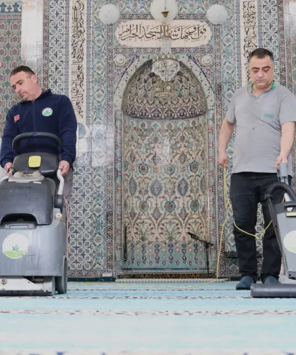 Bursa Osmangazi'de camilerde bayram temizliği