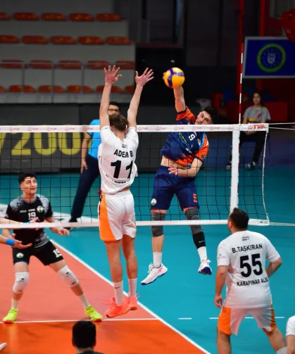 Bursa Osmangazi Belediyespor voleybolda şov yaptı