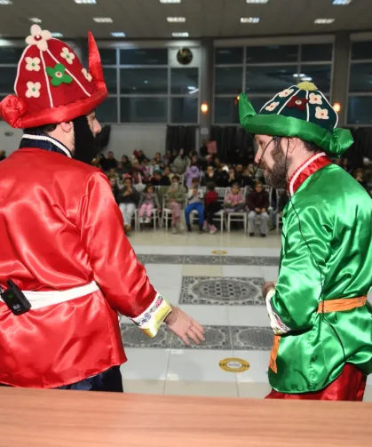 Ovaakça Karagöz ve sihirbazlık gösterisiyle eğlendi