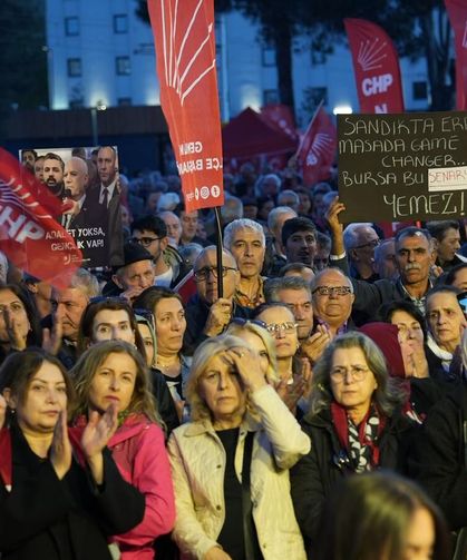 Bursa Kent Meydanı’nda Mustafa Bozbey’e destek mitingi