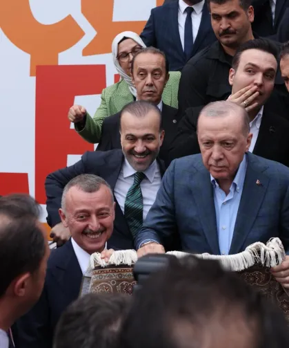 Cumhurbaşkanı Erdoğan Kocaelispor Müzesi için forma imzaladı