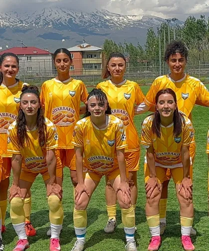 Bayazıtspor Muş'ta gol oldu yağdı
