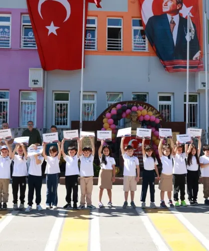 Bursa Osmangazi'de 400 öğrenciye ücretsiz tenis eğitimi