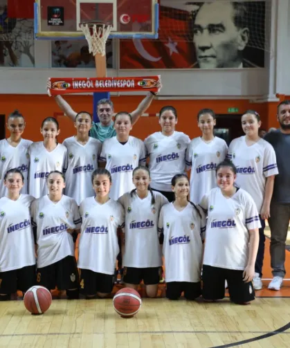İnegöl Belediyespor U12 Kız Basketbol Takımı Bursa üçüncüsü oldu