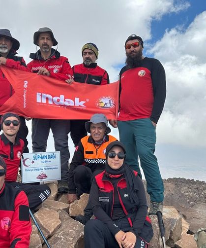 İNDAK ekibi Süphan Dağı Zirvesinde