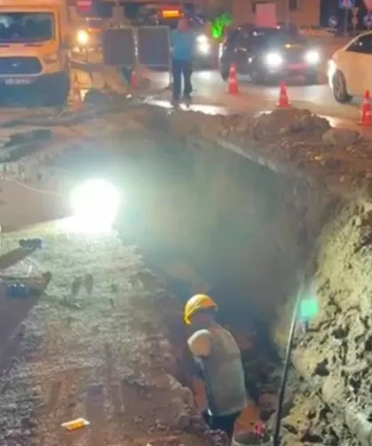 Ayvalık'ta kanalizasyon hattındaki göçük 36 saatte giderildi