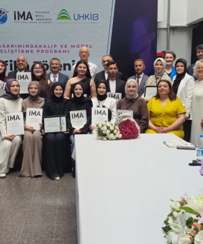 Bursa'da geleceğin moda tasarımcıları sertifikalandı