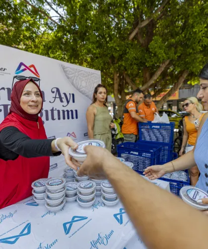 Mersin'de 13 ilçede 19 bin kişilik aşure ikramı