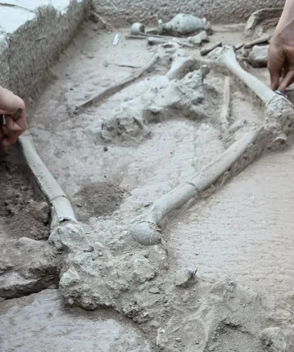 Aspendos'ta 2 bin 400 yıllık gizem... Güreşçi mezarı ortaya çıktı