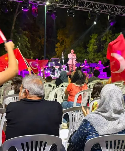Bursa Kültürpark'ta zafer türküleri yankılandı