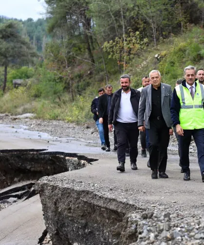 Başkan Alemdar afet mesaisi için Geyve'de... Sel tahribatının izleri siliniyor