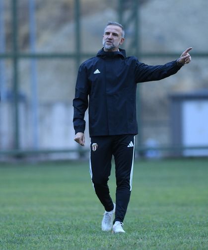 İsmail Serbest imza attı , İnegölspor ile ilk antrenmanına çıktı